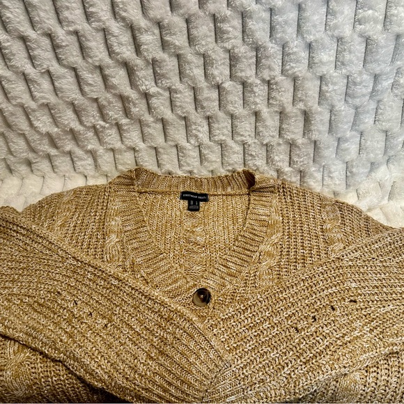 Women’s Stylish Beige Knit Sweater - Picture 4 of 5